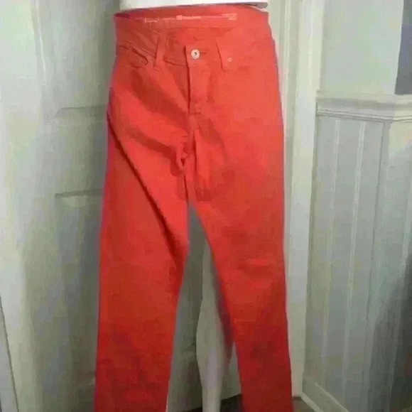 Levi's; 28 Demi Curve Jeans.  Modern Rise/Skinny/Riveted.  Leather patch small E - Picture 1 of 6